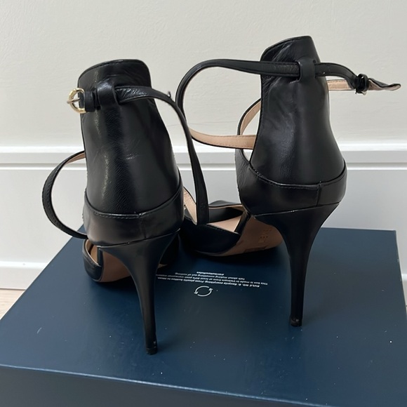 Nine West sandals barely used. Size 7 - Picture 3 of 4